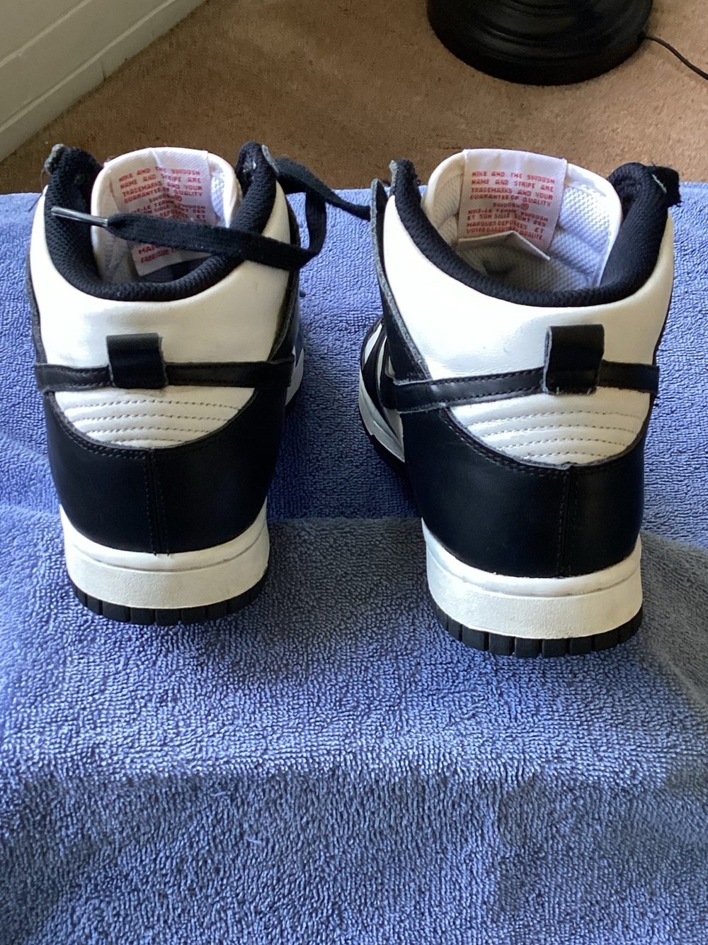 NIKE
DUNK HIGH - Picture 4 of 7